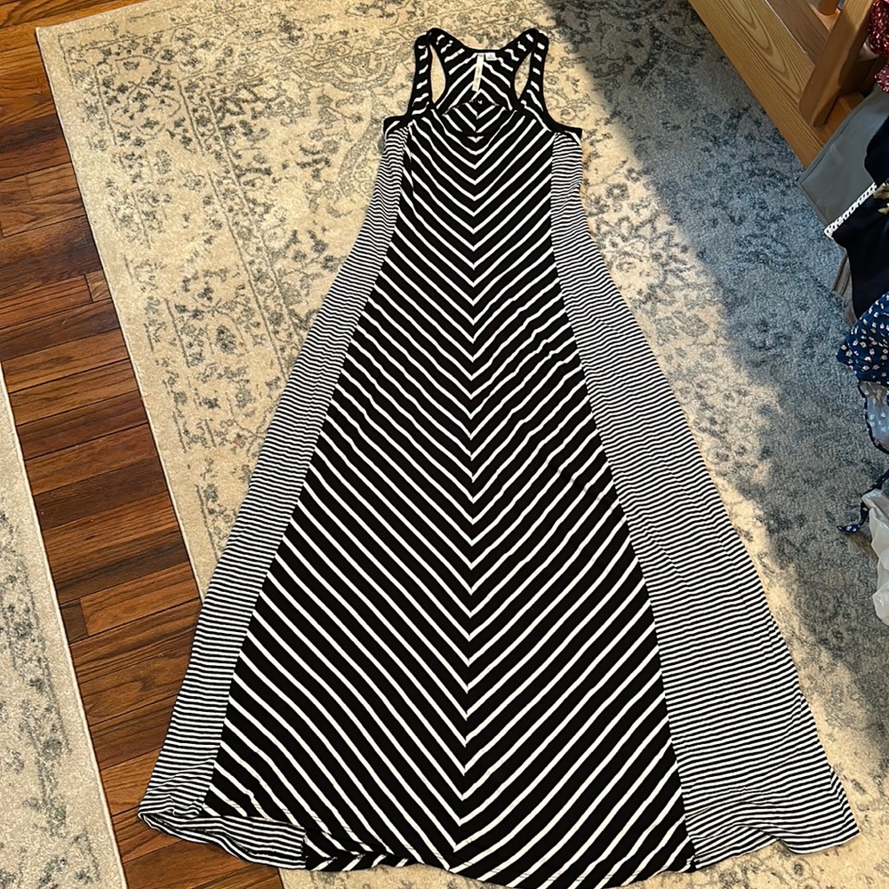 Lauren Conrad Black/White Maxi. Medium.
